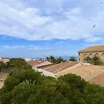 La Esquineta De *
